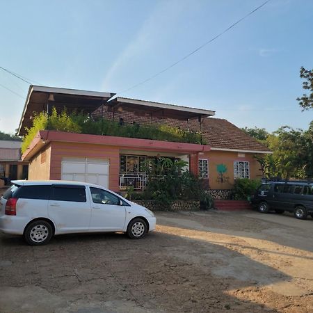 Grassroots Cafe & Deli Bed & Breakfast Masaka Exterior foto