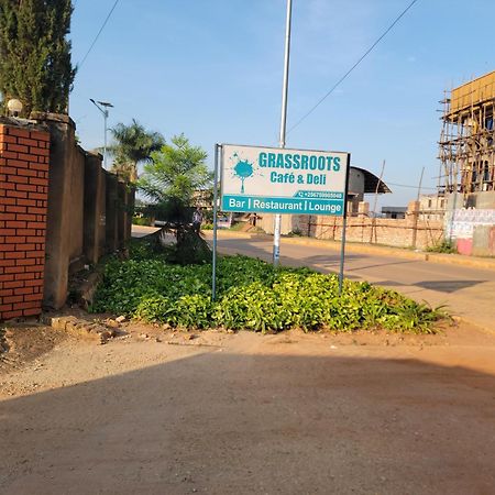 Grassroots Cafe & Deli Bed & Breakfast Masaka Exterior foto