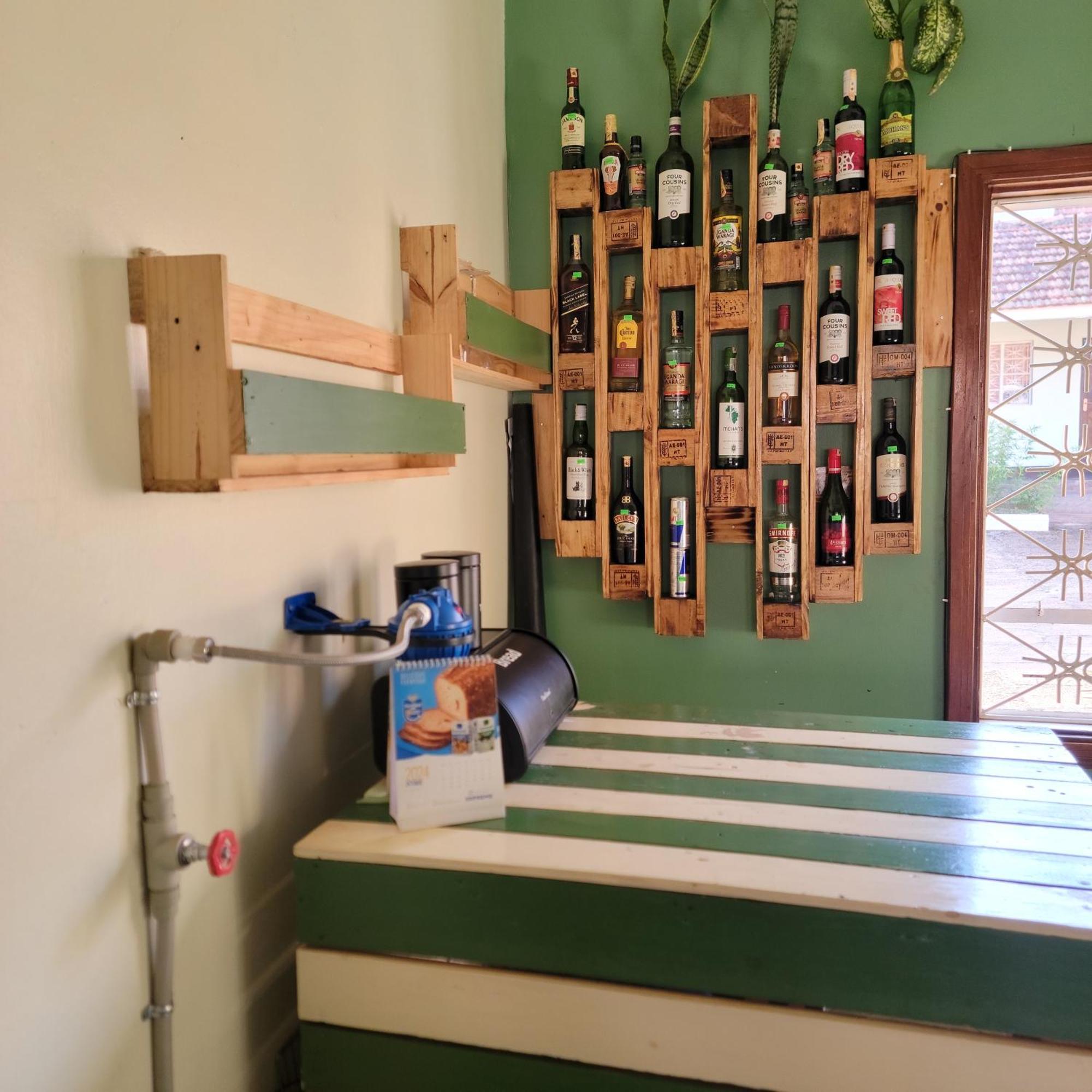 Grassroots Cafe & Deli Bed & Breakfast Masaka Exterior foto