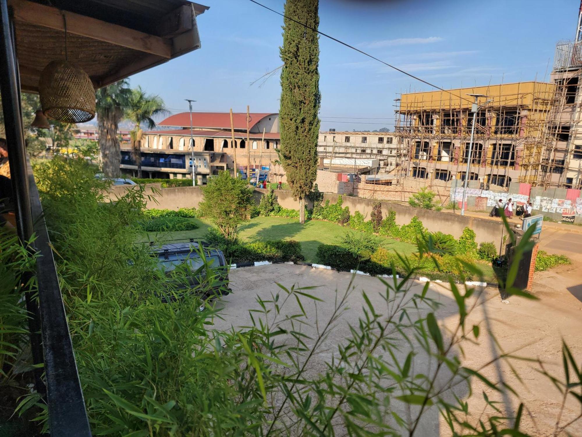 Grassroots Cafe & Deli Bed & Breakfast Masaka Exterior foto