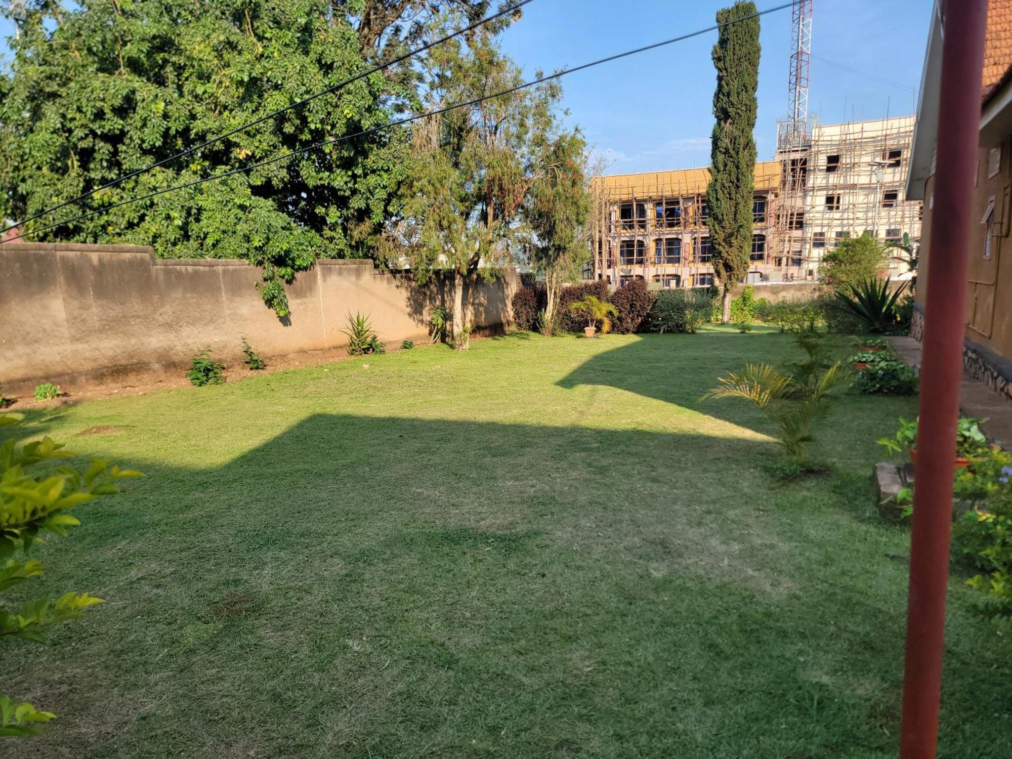 Grassroots Cafe & Deli Bed & Breakfast Masaka Exterior foto