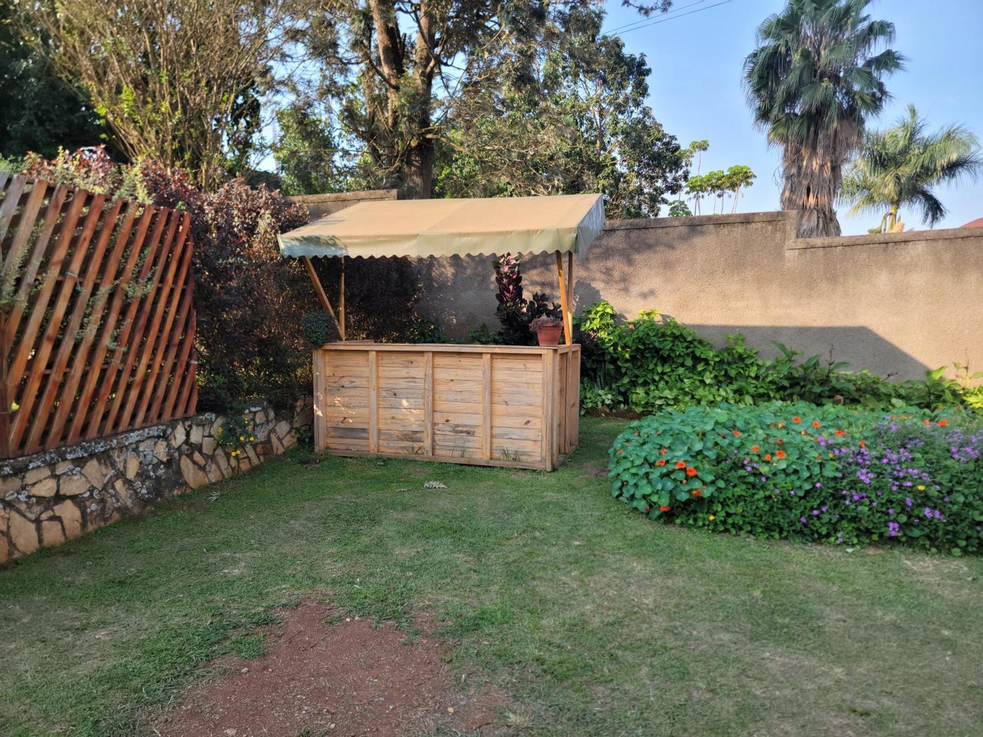 Grassroots Cafe & Deli Bed & Breakfast Masaka Exterior foto