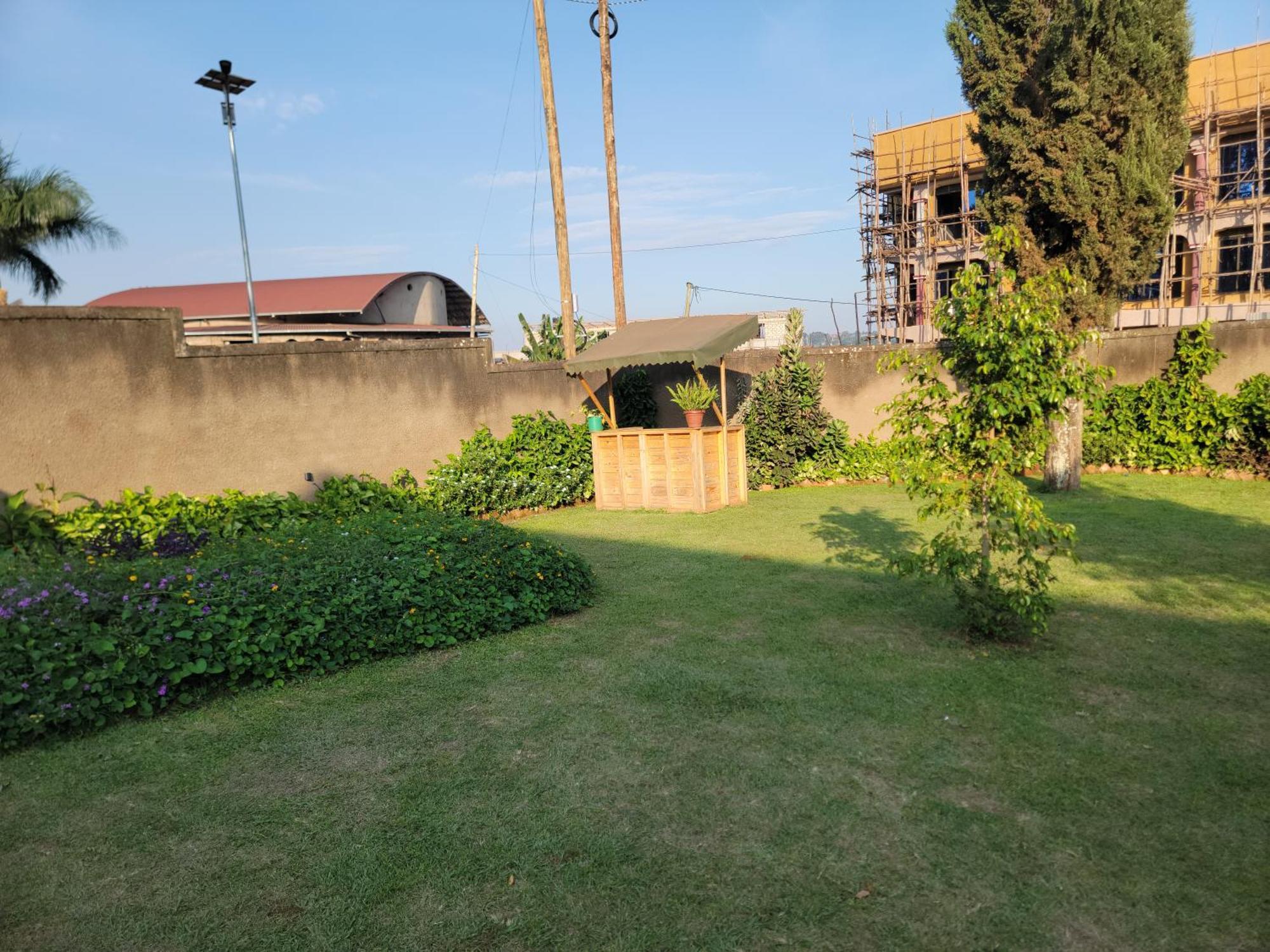 Grassroots Cafe & Deli Bed & Breakfast Masaka Exterior foto