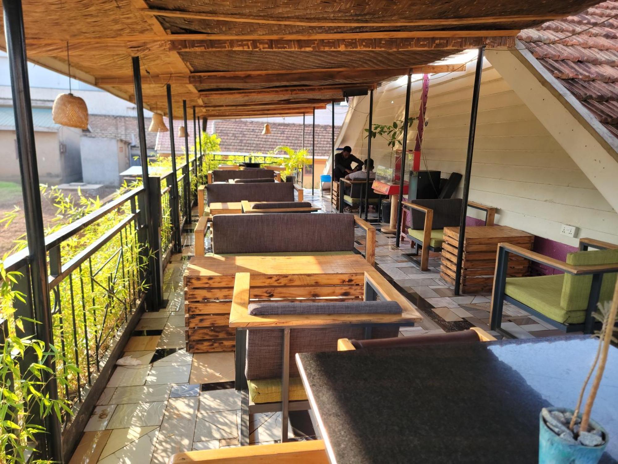 Grassroots Cafe & Deli Bed & Breakfast Masaka Exterior foto