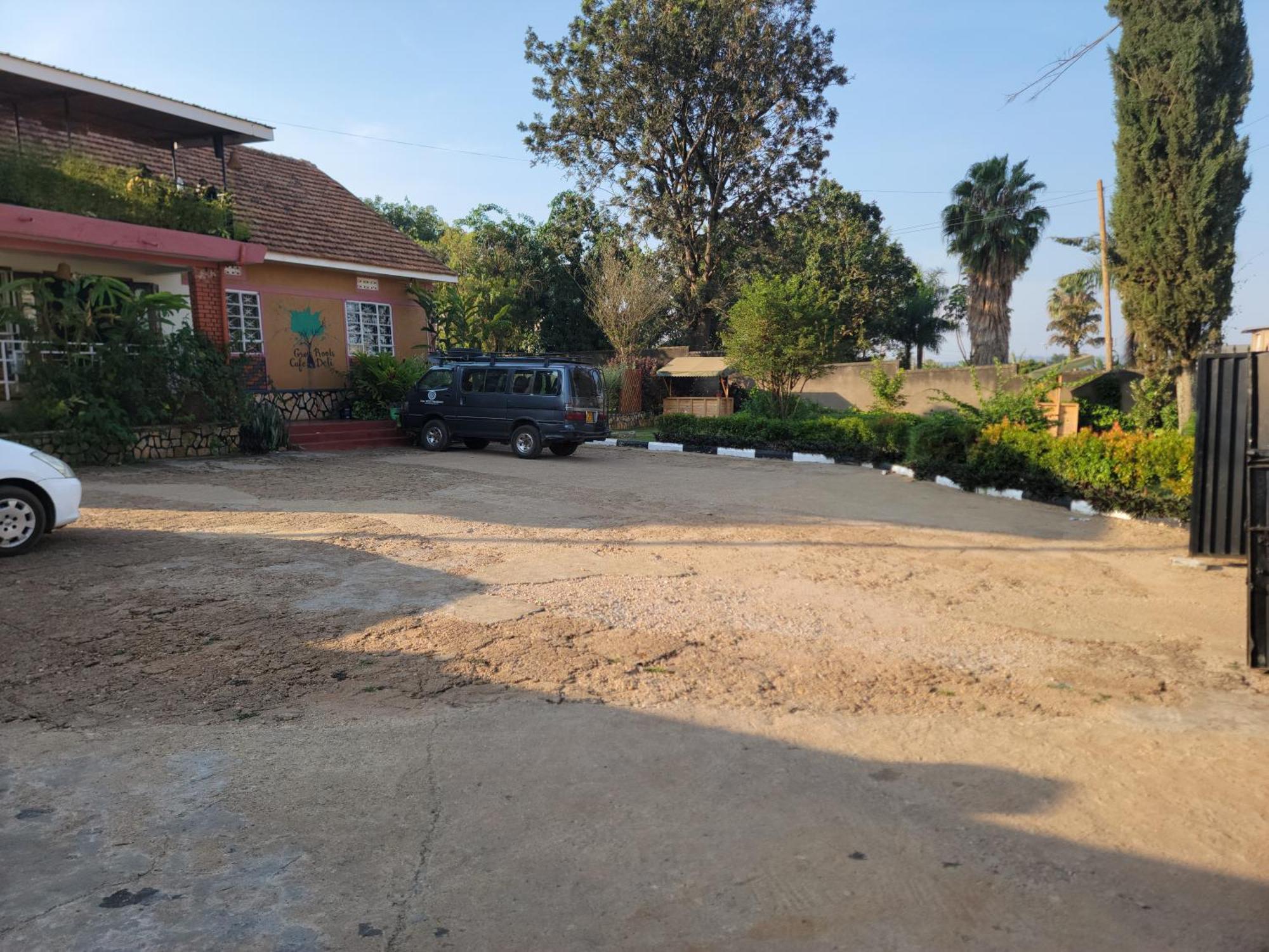 Grassroots Cafe & Deli Bed & Breakfast Masaka Exterior foto