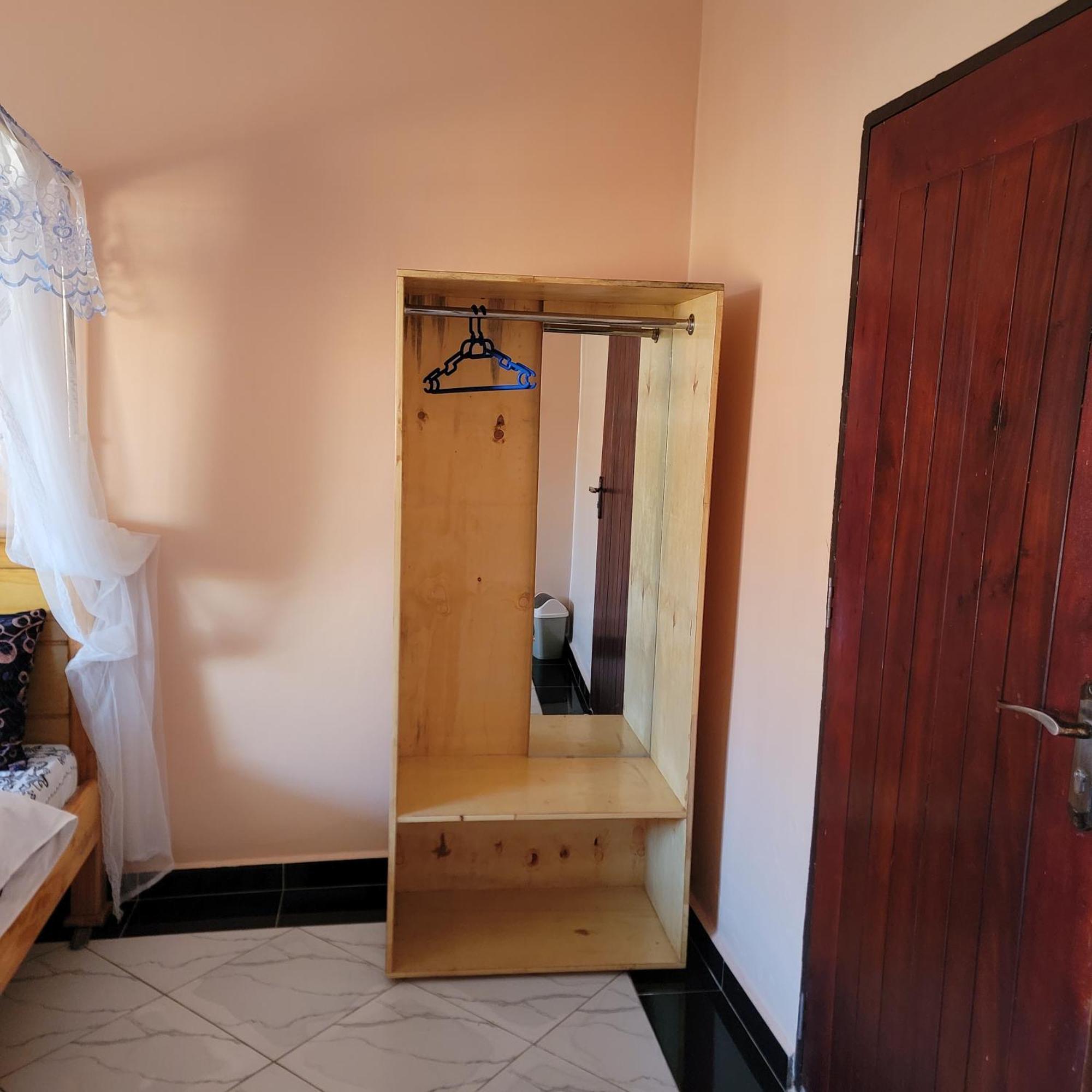 Grassroots Cafe & Deli Bed & Breakfast Masaka Exterior foto