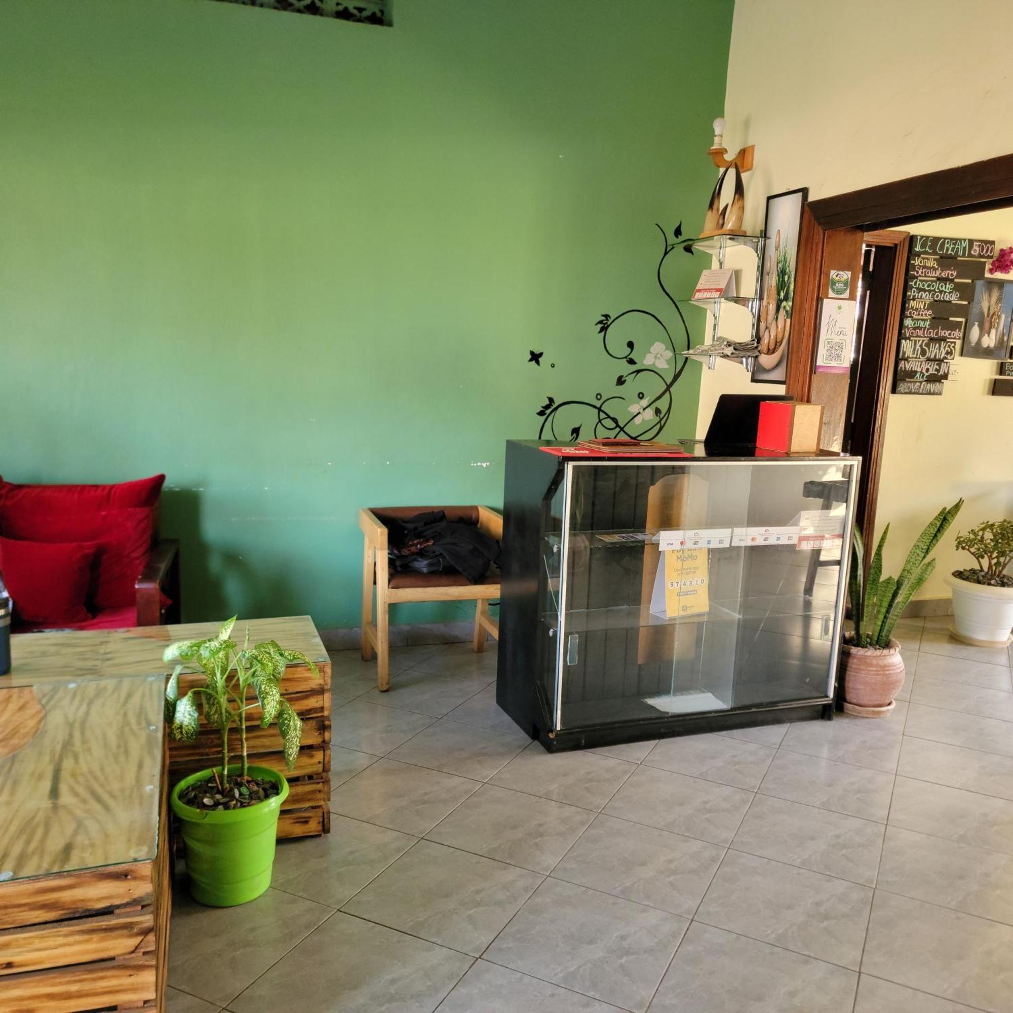 Grassroots Cafe & Deli Bed & Breakfast Masaka Exterior foto