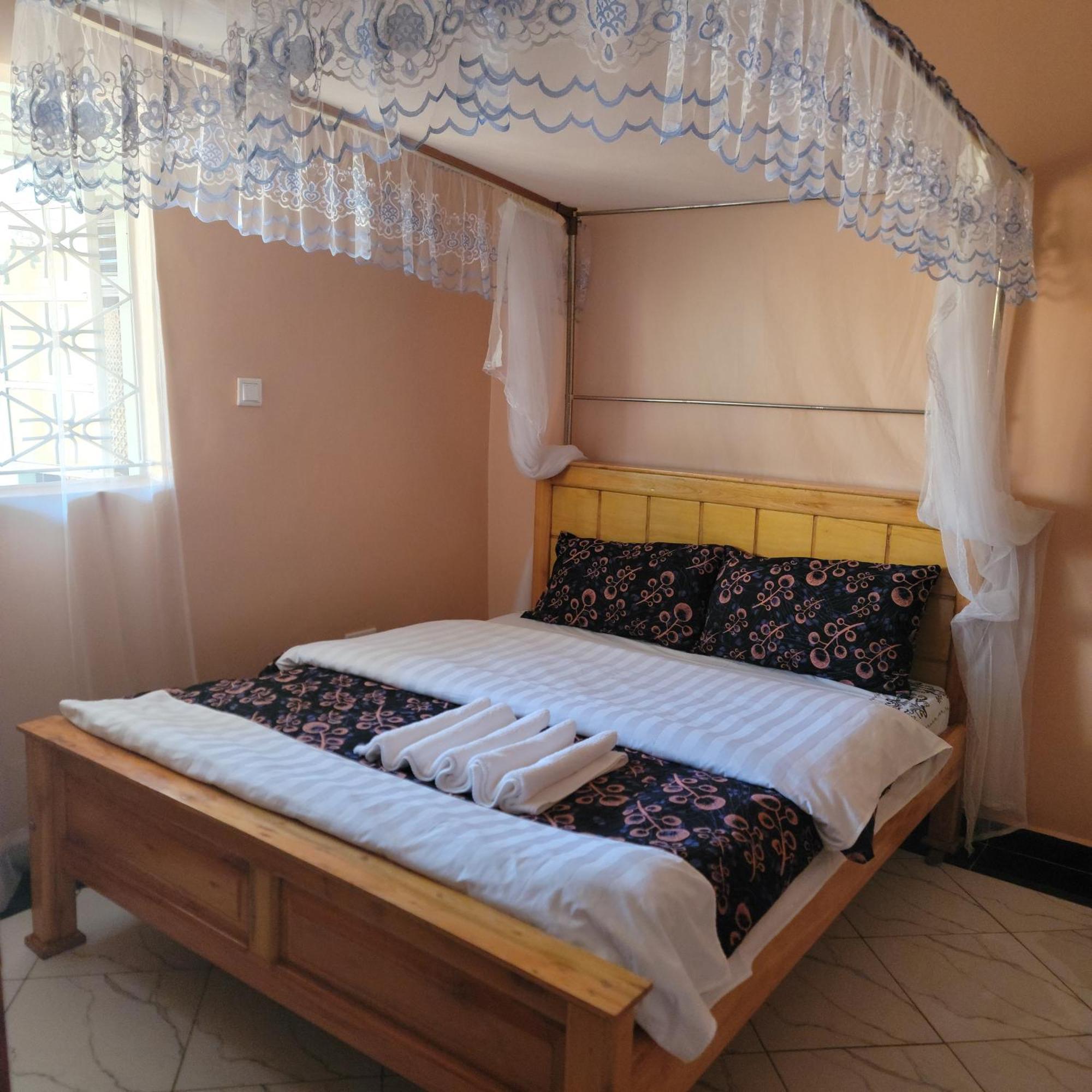 Grassroots Cafe & Deli Bed & Breakfast Masaka Exterior foto